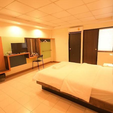 Room At Prachachuen Nonthaburi Exterior foto