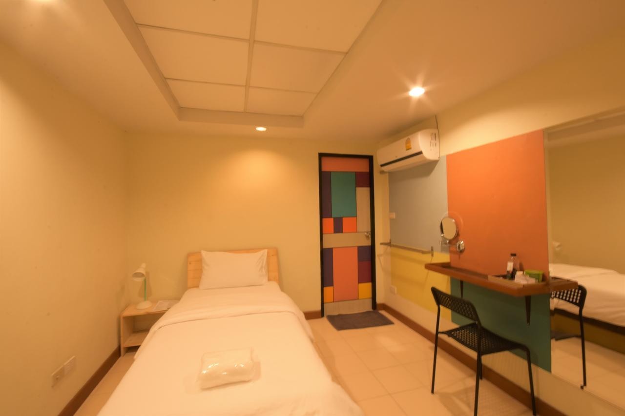 Room At Prachachuen Nonthaburi Exterior foto